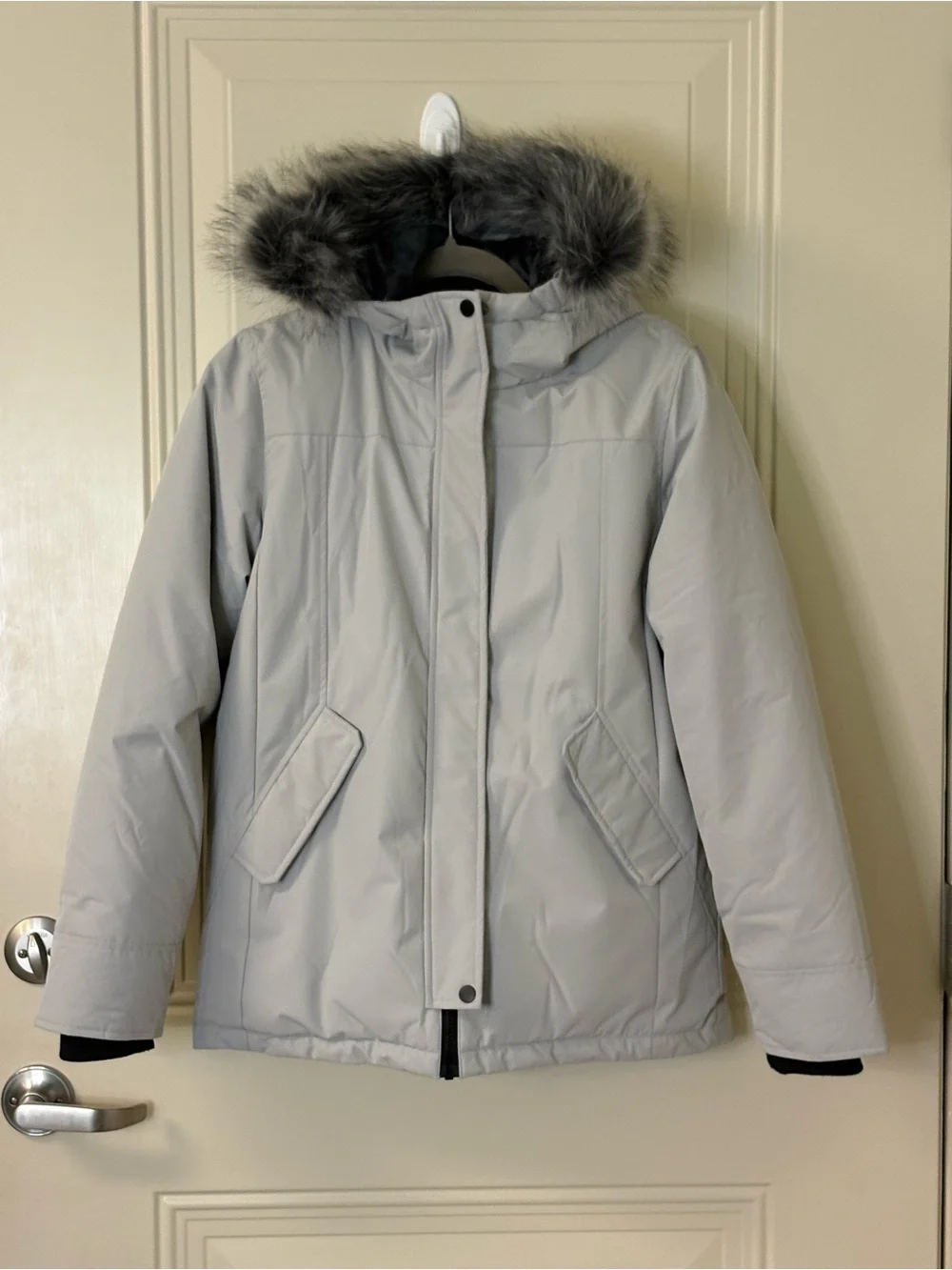 Kids Light Gray Hooded Puffer Ski/Snow Jacket w/Faux Fur Trim 14-16 LIKE NEW $99